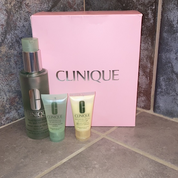 Clinique Other - New! Clinique Liquid Soap Oily Skin & Dramatically Different Oil Control Gel